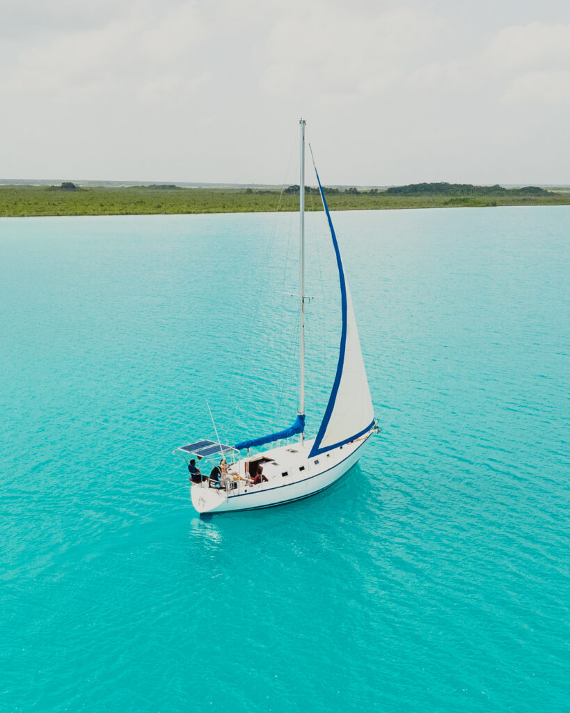Tour en velero con barra libre